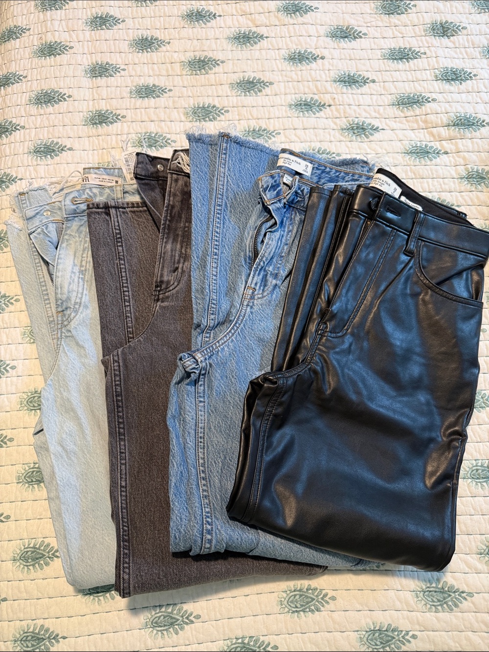 Abercrombie & Fitch Jean 3pk! (1 Zara) - Picture 1 of 8